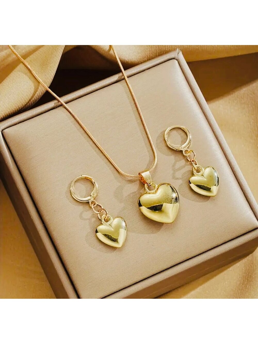 New - 3Pcs Set - Golden Glossy Heart-Shaped Dangle Earrings & Pendant Necklace